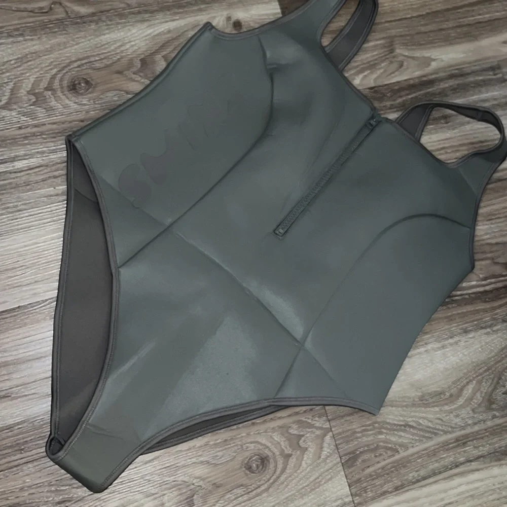 SKIMS RUBBERIZED SCUBA SWIM SCOOP NECK ONE gray chalk
